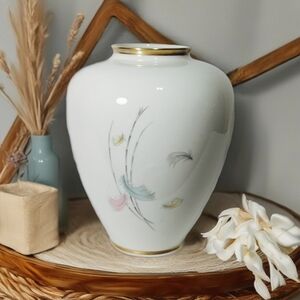 Whispers of the Past: Bavarian Feathers Adorn a Classic Jaegar & Co. Vase